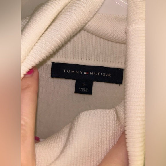 Tommy Hilfiger Snowflake Turtleneck Sweater. Size medium - Picture 4 of 5